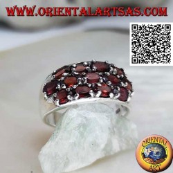 Bague en argent avec trois rangées de grenats naturels ovales sertis en damier