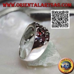 Silberbandring mit drei Reihen ovaler Naturgranate in Schachbrettmuster