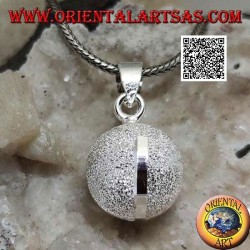 Sandblasted "Call of the Angels" silver pendant with four diamond-worked bands (Ø 16mm.)
