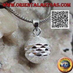 Pendentif en argent sablé "Call of the Angels" taillé dans un anneau double diamant (Ø 16mm.)