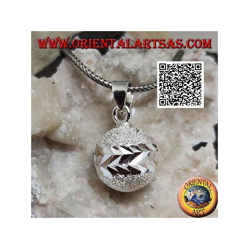 Pendentif en argent sablé "Call of the Angels" taillé dans un anneau double diamant (Ø 16mm.)