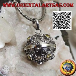 Silver pendant "Call of the Angels" with flowers in relief and central yellow zircon (Ø 20mm.)