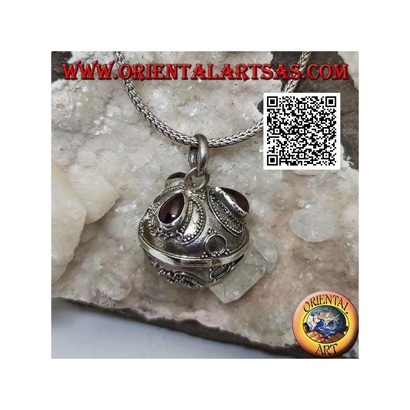 Ciondolo in argento "Chiama Angeli" con decorazione floreale e granati a goccia (Ø 20mm.)