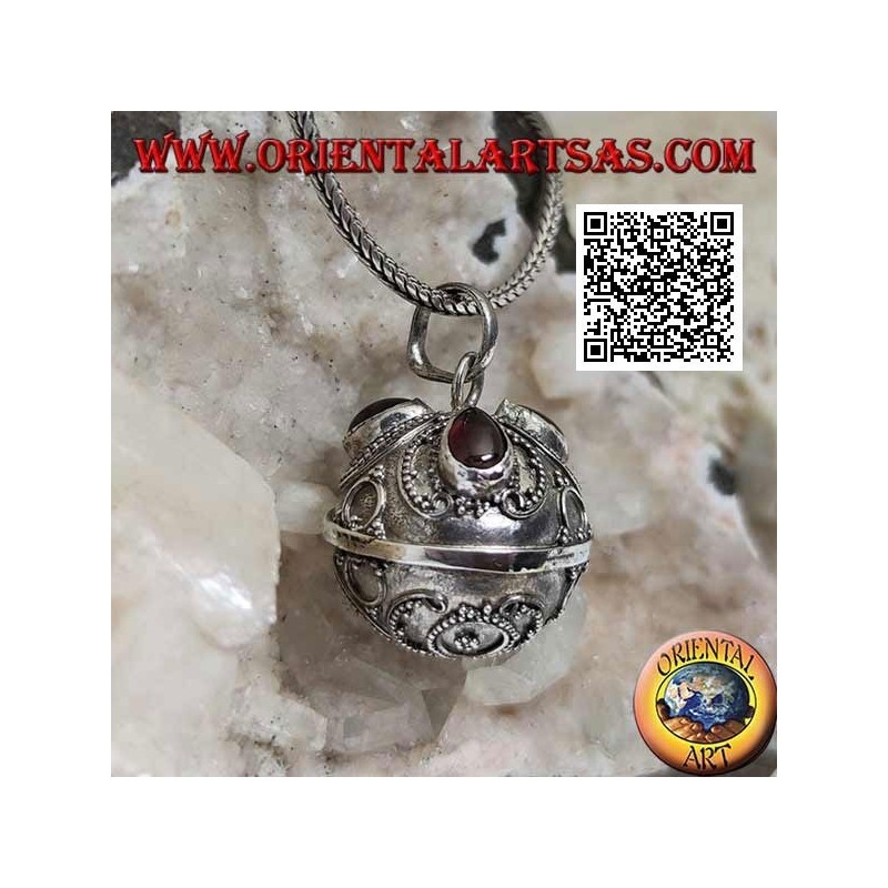 Colgante de plata "Call of the Angels" con decoración floral y granates gota (Ø 20mm.)