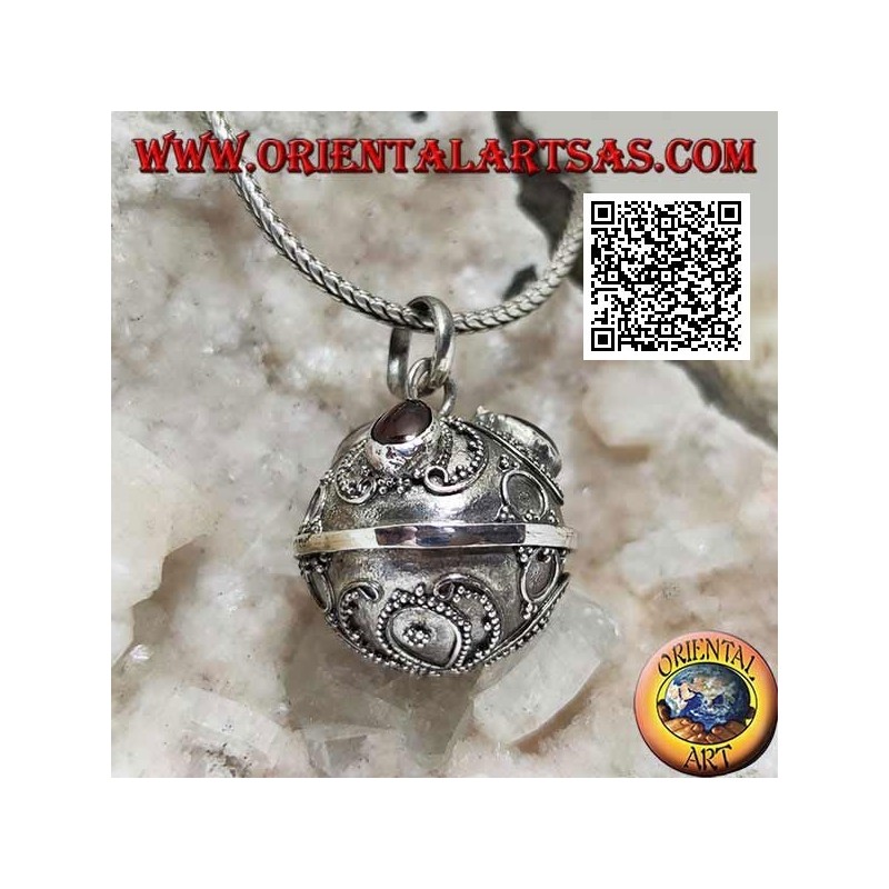 Ciondolo in argento "Chiama Angeli" con decorazione floreale e granati a goccia (Ø 20mm.)