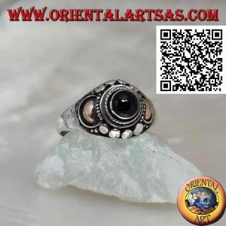 Silver ring with an onyx sphere and gold plates on the sides