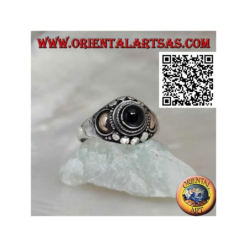 Silver ring with an onyx sphere and gold plates on the sides