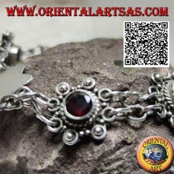 Bracelet en argent de 7 fleurs avec grenat rond facetté central réuni par deux chaînes