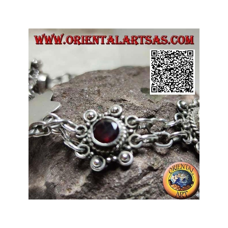 Silberarmband aus 7 Blumen mit zentralem, rundem, facettiertem Granat, verbunden durch zwei Ketten