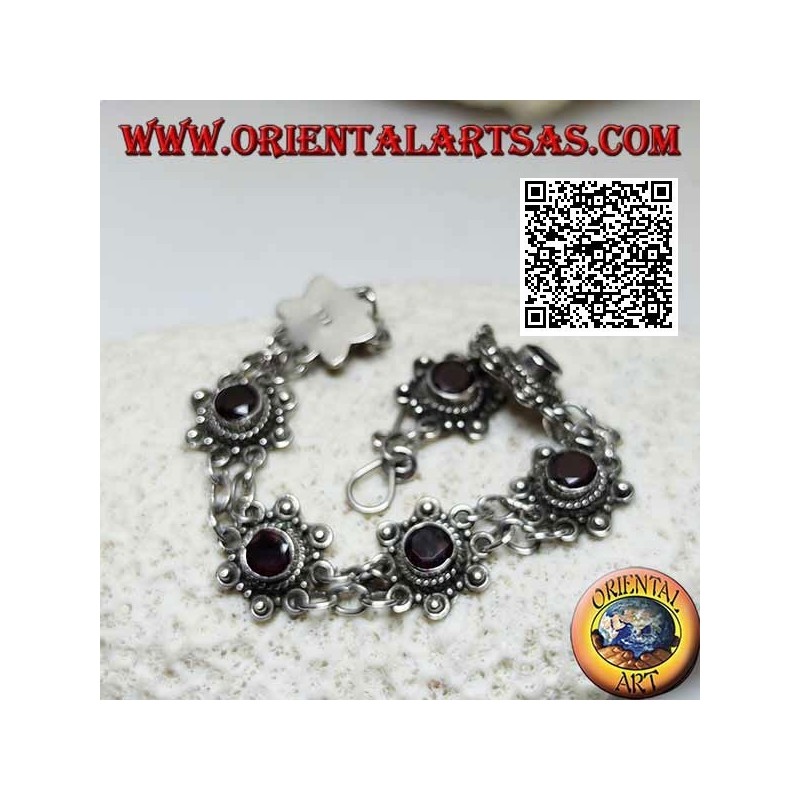 Silberarmband aus 7 Blumen mit zentralem, rundem, facettiertem Granat, verbunden durch zwei Ketten