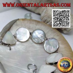 Pulsera de plata con 4 nácar redondos y 2 triangulares en los extremos