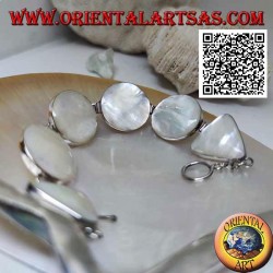 Pulsera de plata con 4 nácar redondos y 2 triangulares en los extremos