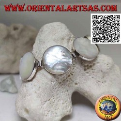 Bracelet en argent avec 4 nacres rondes et 2 triangulaires aux extrémités