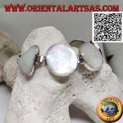 Pulsera de plata con 4 nácar redondos y 2 triangulares en los extremos