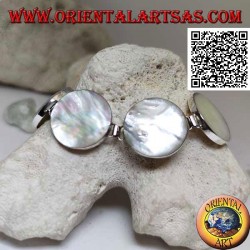 Bracelet en argent avec 4 nacres rondes et 2 triangulaires aux extrémités