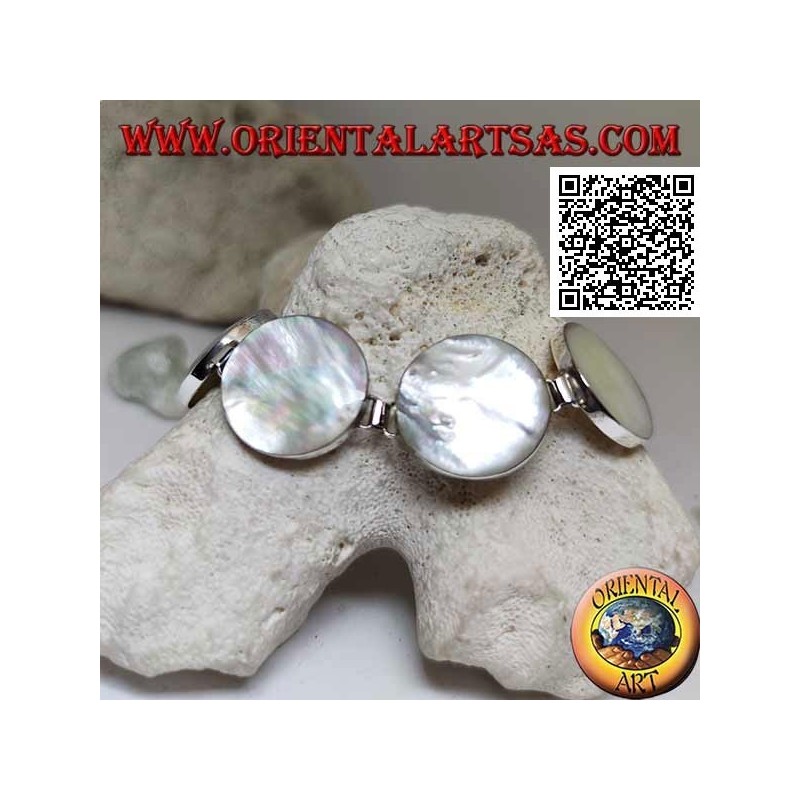 Pulsera de plata con 4 nácar redondos y 2 triangulares en los extremos