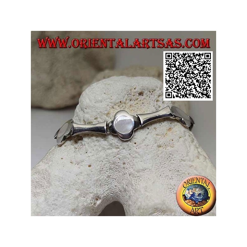 Silberarmband mit 5 Blüten mit zentralem Perlmutt im Wechsel mit konkaven rechteckigen Tellern