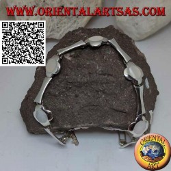 Bracelet en argent à 5 fleurs avec nacre centrale alternant avec des plaques rectangulaires concaves