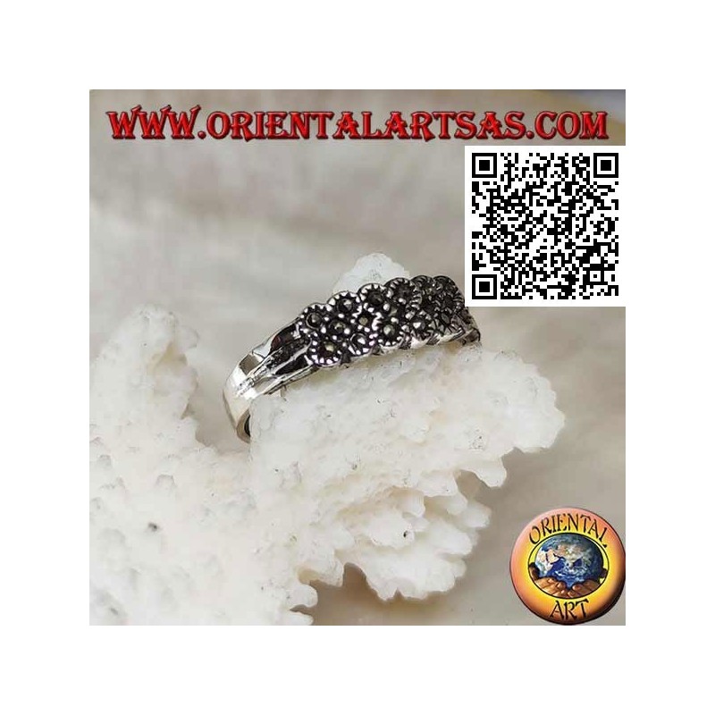 Anello in argento a fedina con tre croci di marcassite