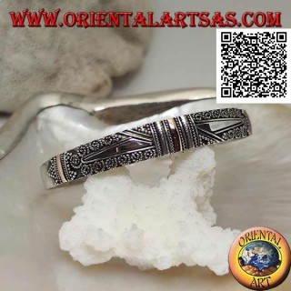Bracciale in argento con 3 placchette in oro 14 carati e decorazione etnica e 2 trapezi lisci
