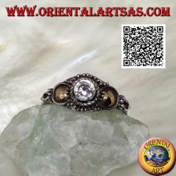 Ethnischer Silberring mit rundem Zirkon und goldenen Scheiben
