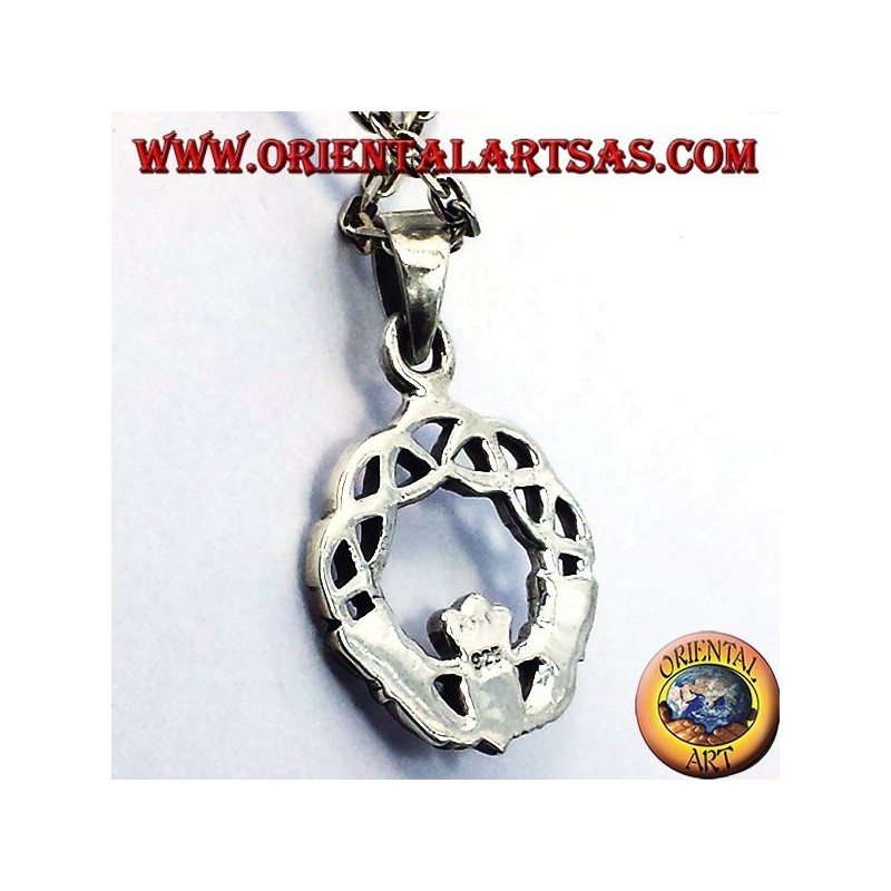 colgante de plata de Claddagh con nudo celta