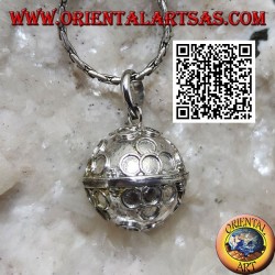 Pendentif en argent "Call of the Angels" avec des cercles de fleurs en relief (Ø 12mm.)