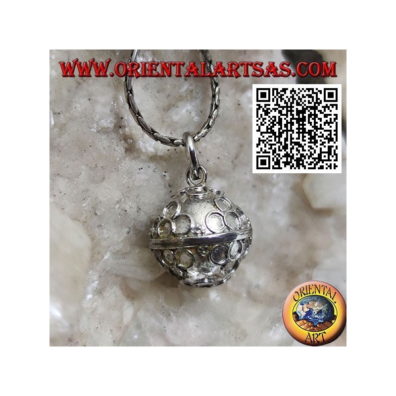 Pendentif en argent "Call of the Angels" avec des cercles de fleurs en relief (Ø 12mm.)