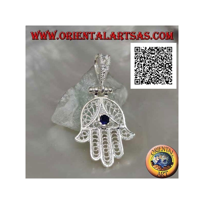 Ciondolo in argento mano di Fatima a decorazione etnica traforata e zircone color zaffiro incastonato