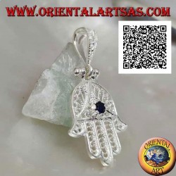 Colgante Mano de Fátima de plata con decoración étnica perforada y engastado de circonitas en color zafiro