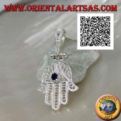 Colgante Mano de Fátima de plata con decoración étnica perforada y engastado de circonitas en color zafiro