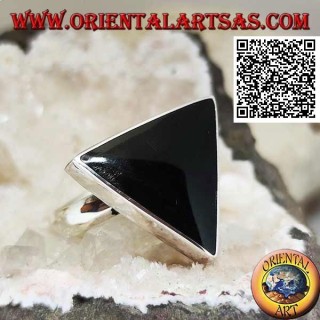 Anello in argento con onice grande triangolare incastonata a filo bordo liscio