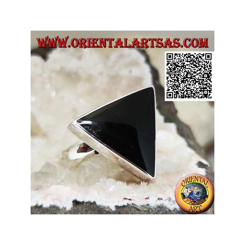 Anello in argento con onice grande triangolare incastonata a filo bordo liscio
