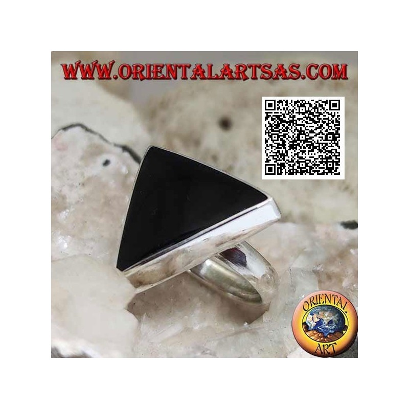 Anello in argento con onice grande triangolare incastonata a filo bordo liscio