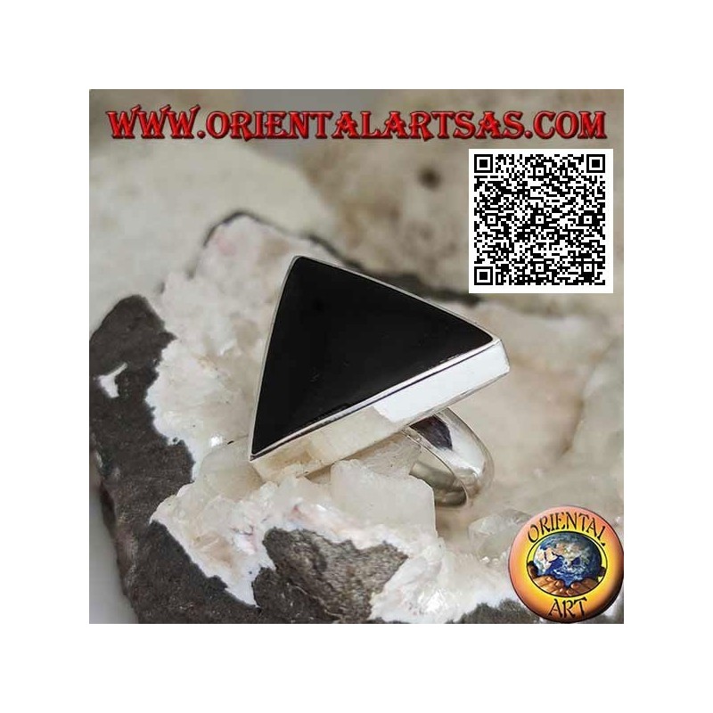 Anillo de plata con gran ónix triangular engastado en borde liso