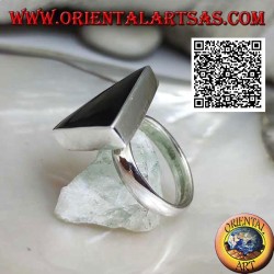 Anillo de plata con gran ónix triangular engastado en borde liso