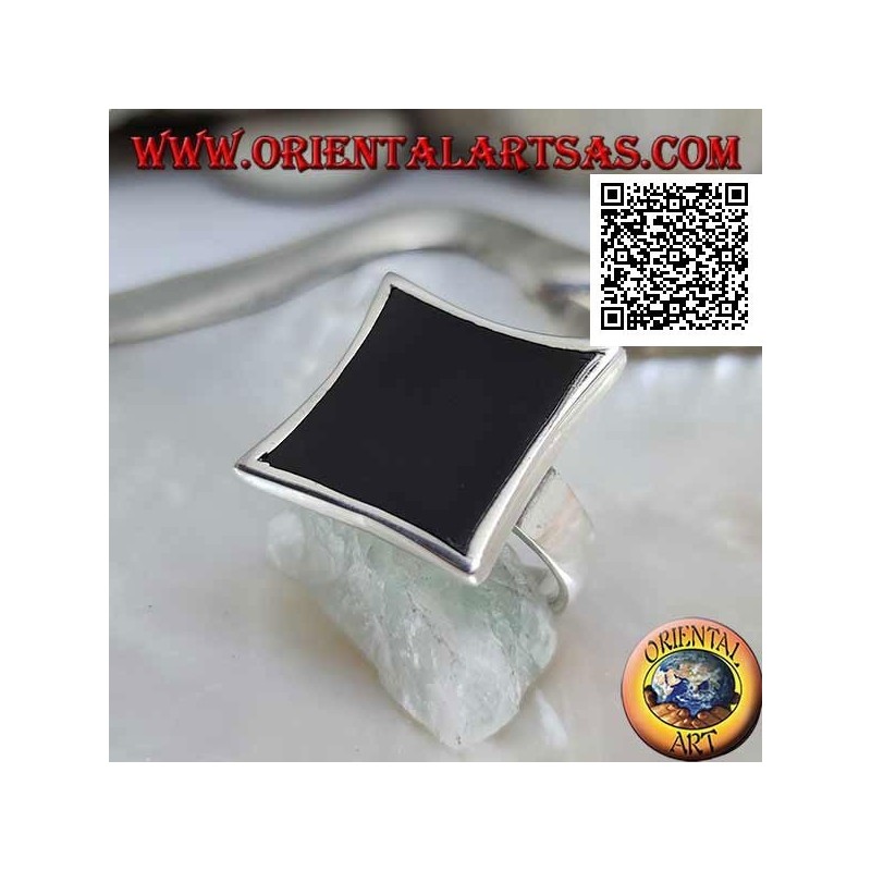Silberring mit konkavem rechteckigem Onyx, an den Seiten schmal mit glatter Kante