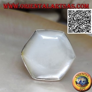 Anello in argento con madreperla esagonale incastonata a filo bordo liscio (regolabile)