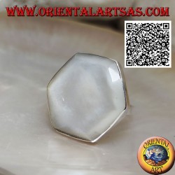 Silver ring with hexagonal mother-of-pearl set with smooth edge (adjustable)