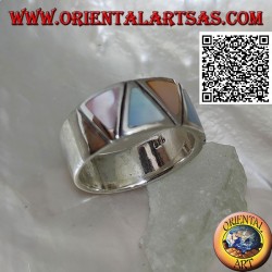 Anillo de plata banda lisa con nácar multicolor triangular engastado al ras