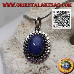Silberanhänger mit ovalem Lapislazuli, umgeben von Kugeln und Scheiben