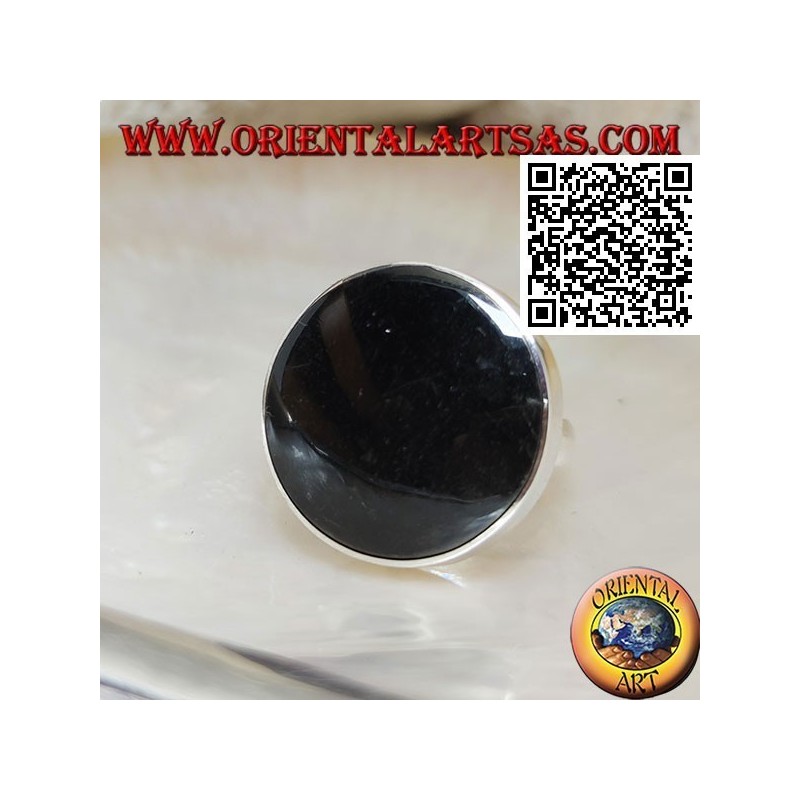 Silver ring with large round onyx set with smooth edge