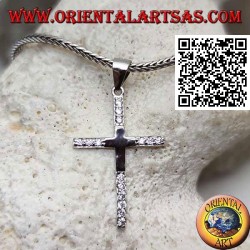 Pendentif croix latine lisse en argent avec zircons sur les pointes