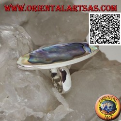Anillo de plata con una concha de paua ovalada alargada (abulón) engastada con un borde liso (16)