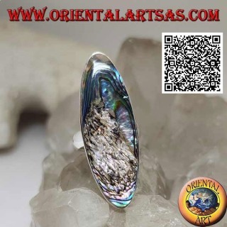 Anillo de plata con una concha de paua ovalada alargada (abulón) engastada con un borde liso (13)