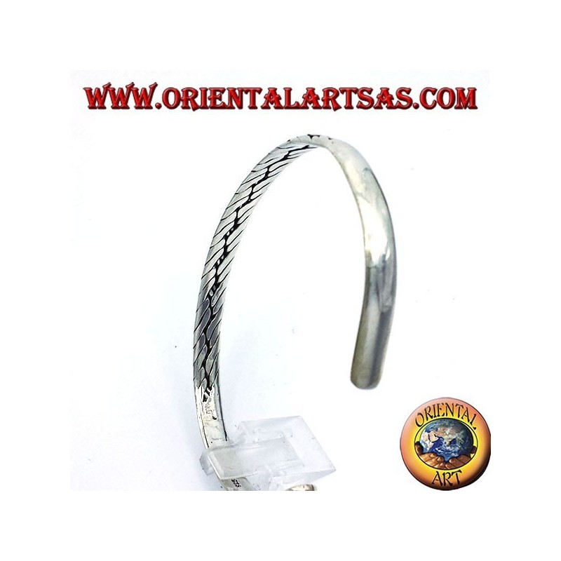 bangle avec de l'argent à la main tressée