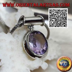 Pendentif en argent avec une superbe améthyste naturelle ovale facettée sur une monture lisse et un crochet tubulaire