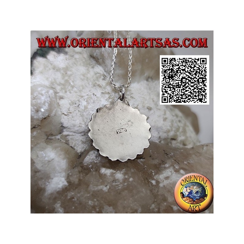 Colgante de plata con cornalina redonda rodeada de bolas y gotas suaves alternas