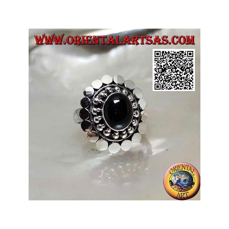 Bague en argent avec cabochon ovale onyx entouré de boules et de disques