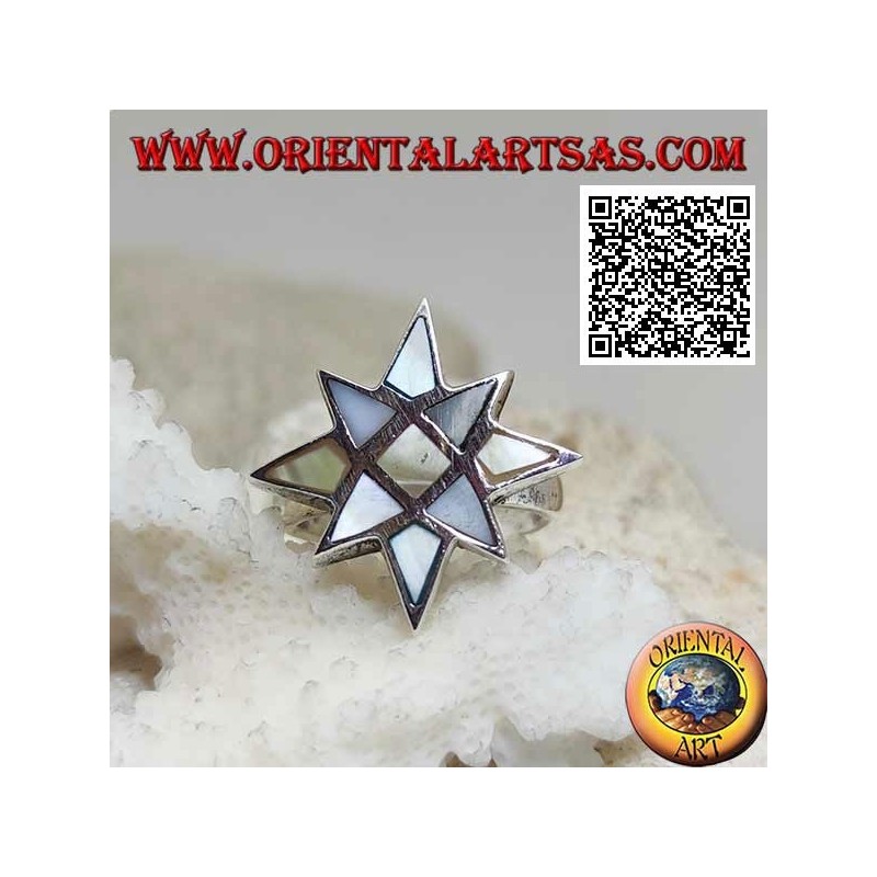 Anillo de plata en forma de rosa de los vientos con nácar multicolor con borde liso